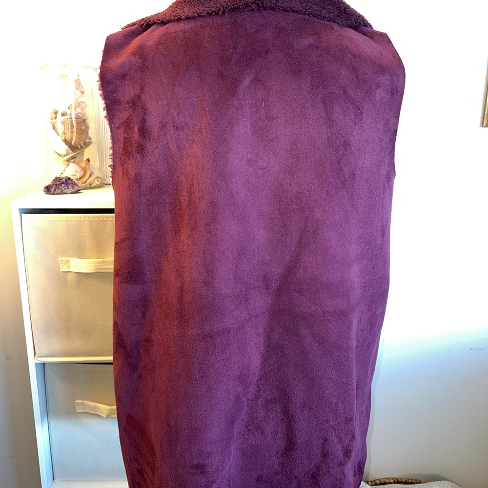Faux Shearling and Faux Suede XL Burgandy Vest. EUC! Nordstrom Rack - Picture 4 of 13